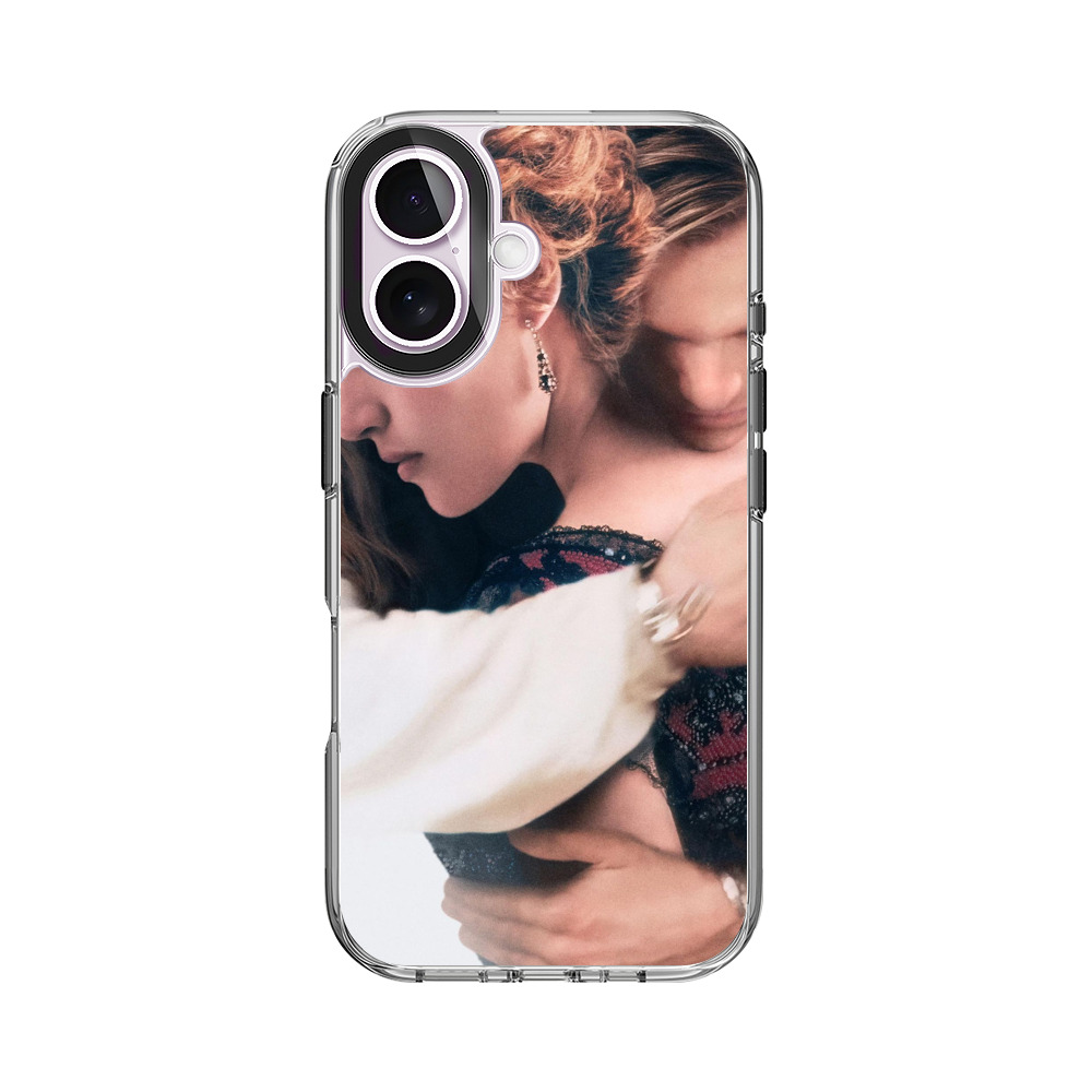 優しく抱き合うカップル iPhone 17オリジナルケース