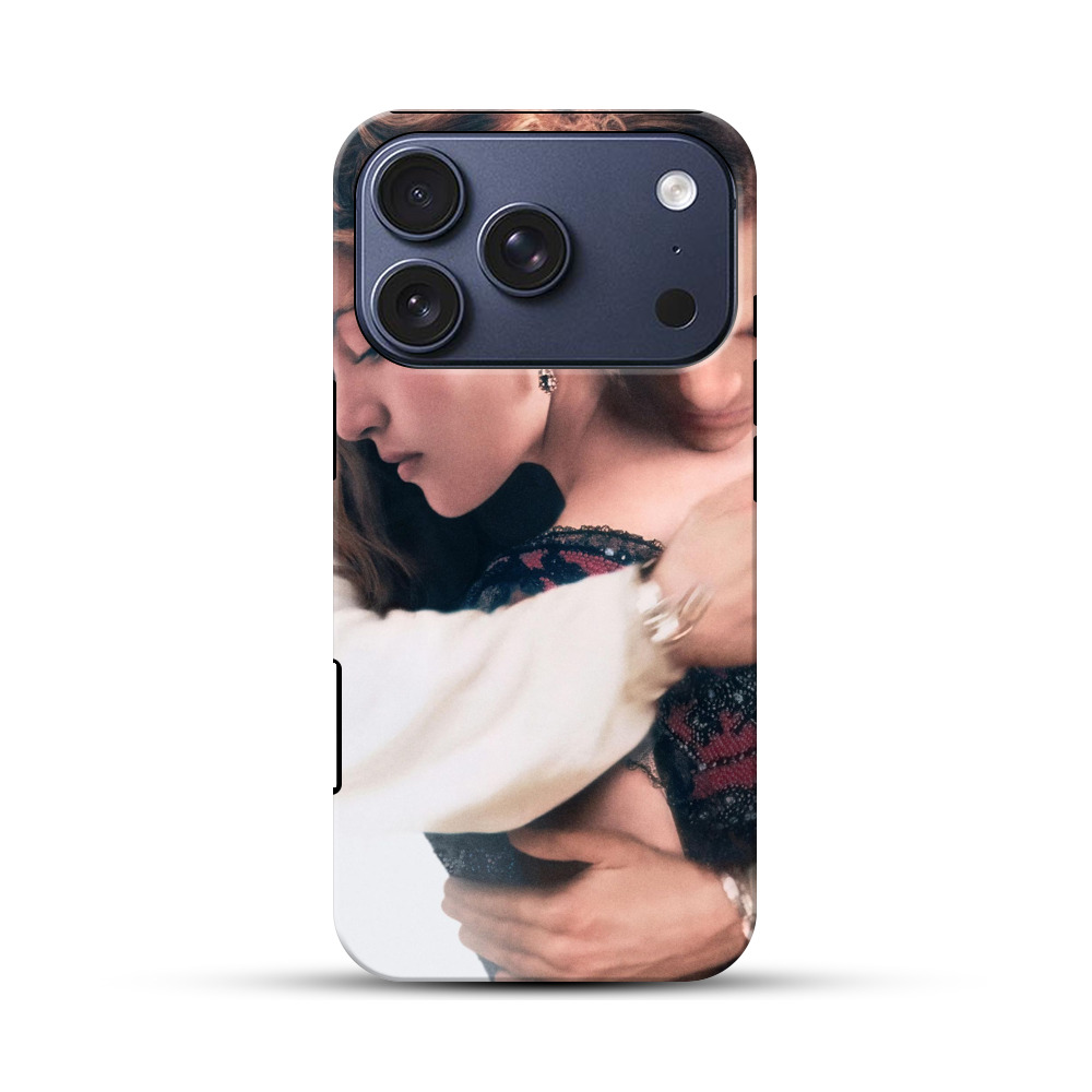 優しく抱き合うカップル iPhone 17 Proオリジナルハ耐衝撃ケース